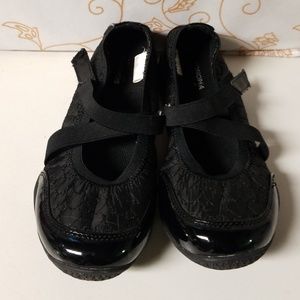 Girls Sonoma shoes size 5